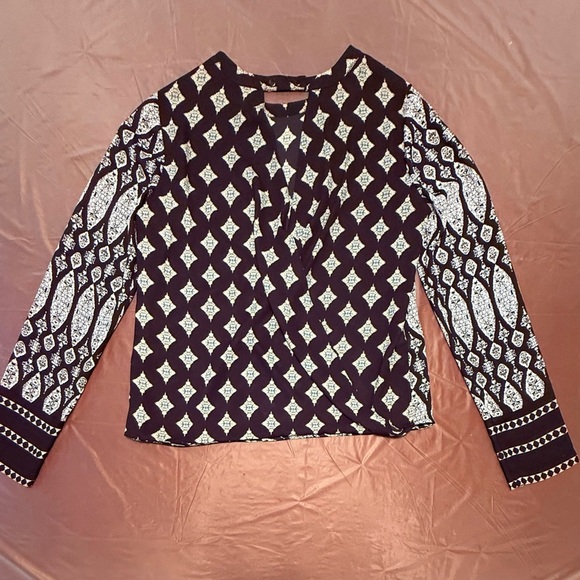 BCBGMaxAzria Donella Tapestry Print Black/White Wrap Top Size XS MSRP $268 - Picture 8 of 14